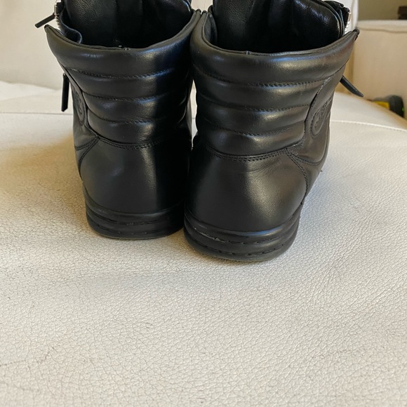 38.5 100% Authentic Chanel leather sneakers - Picture 8 of 10